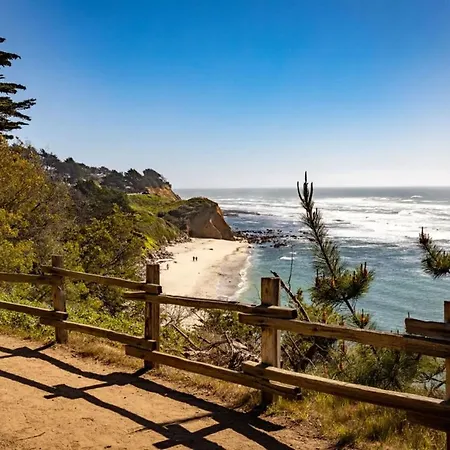 Beach Town Home Whot Tub - Walk To Beaches Downtown Activities And More